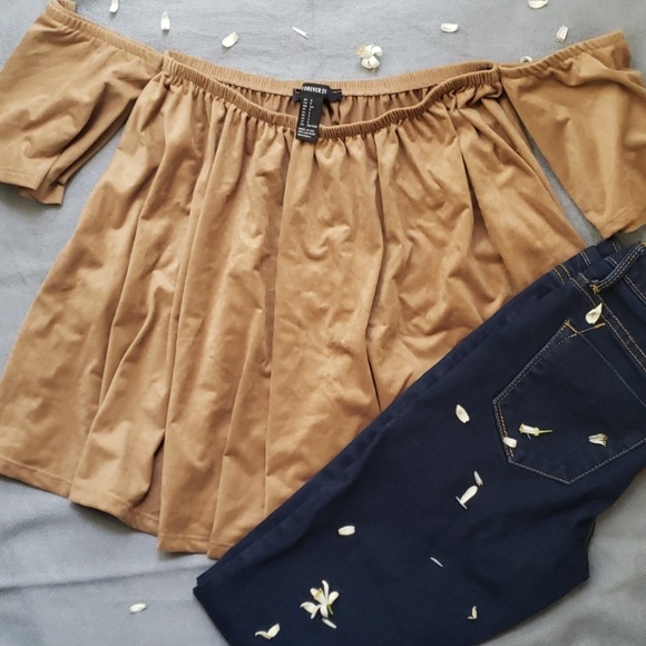 Forever 21 Off the Shoulder Top - Picture 1 of 3